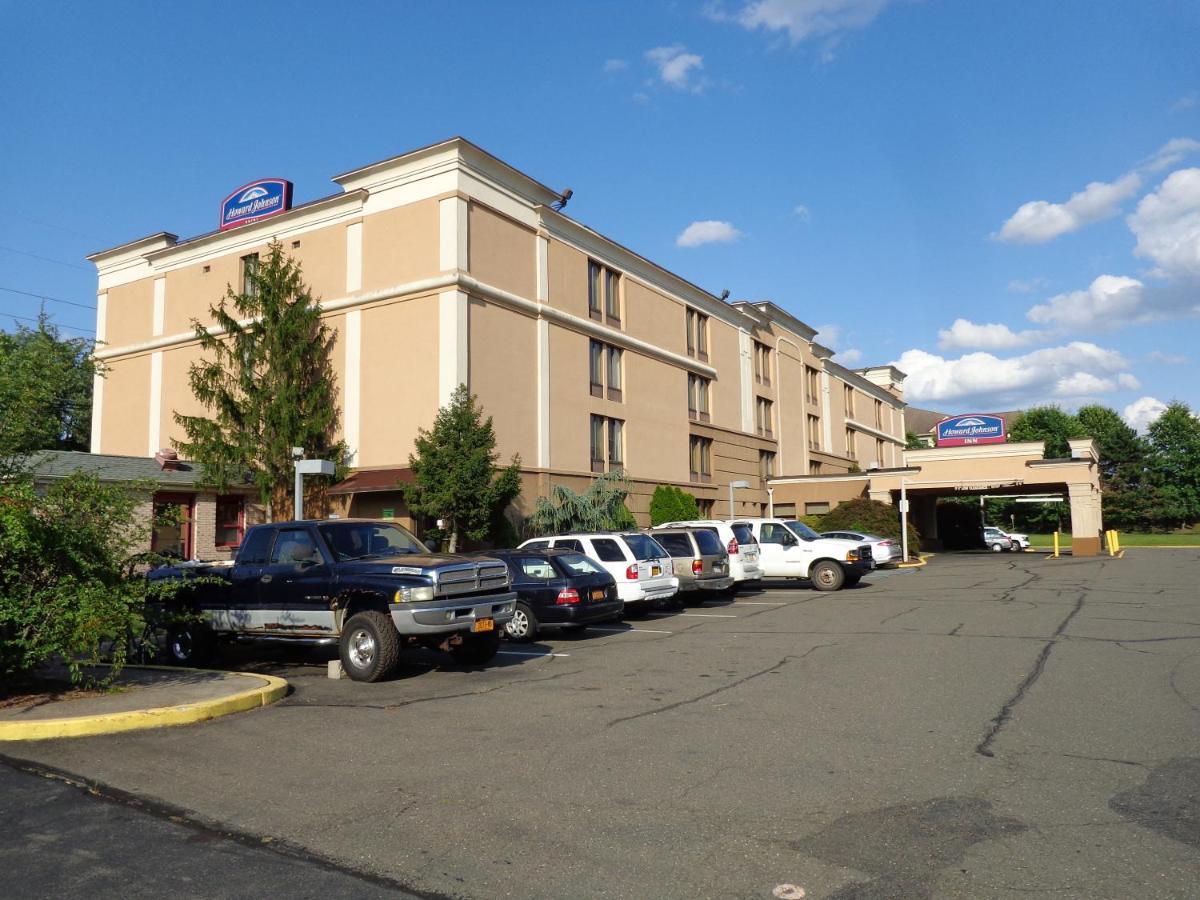 Howard Johnson By Wyndham Suffern Exterior foto