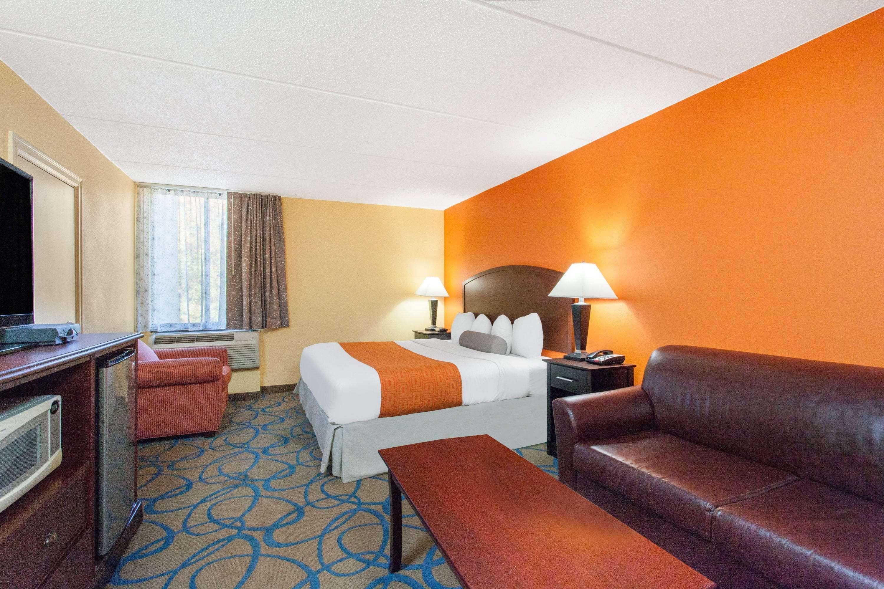 Howard Johnson By Wyndham Suffern Exterior foto