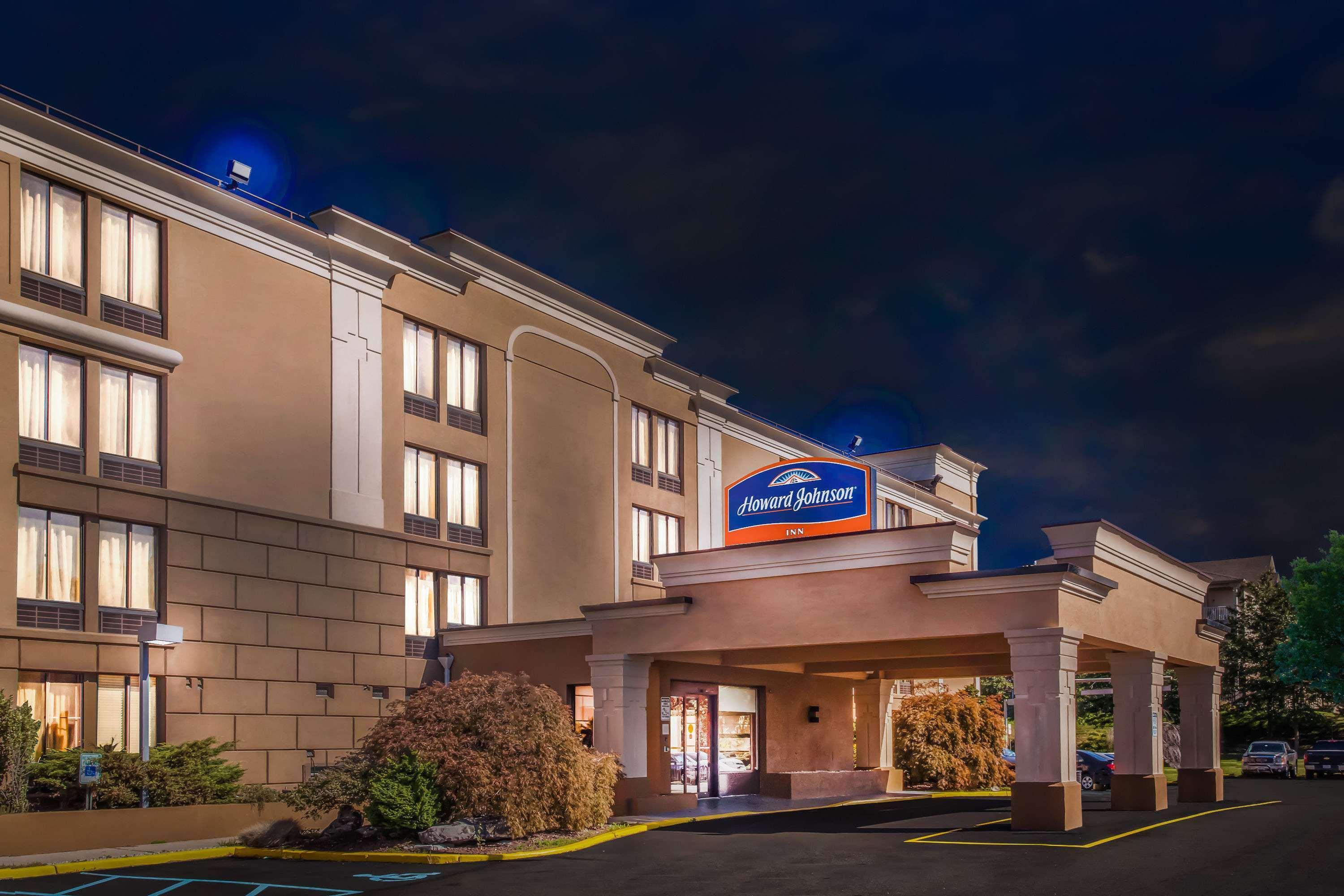 Howard Johnson By Wyndham Suffern Exterior foto